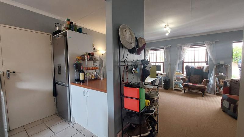 To Let 2 Bedroom Property for Rent in Oakglen Western Cape